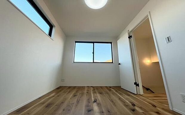 《洋室》 ■明るくスタイリッシュな空間になっています。