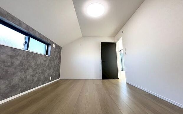 《洋室》 ■収納もしっかりとれていて、陽当たりも良く明るい居室。