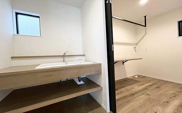 《洗面化粧台》 ■デザイン性の高い洗面台。