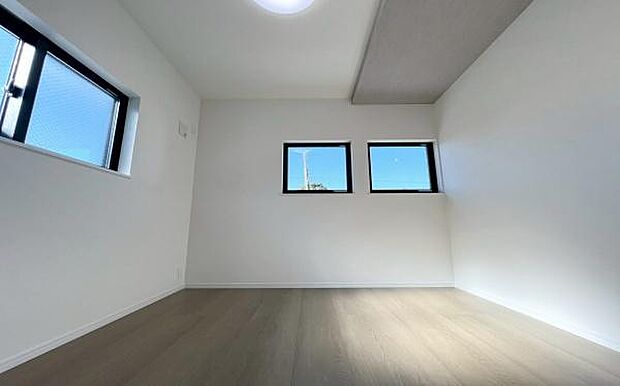 《洋室》 ■明るくスタイリッシュな空間になっています。