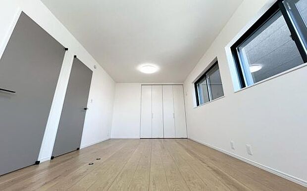 《子供部屋》 ■お子様の成長を優しく見守る、明るい子供部屋。遊んだり、学んだり、時には一人の時間を過ごしたりと健やかな毎日を育む大切な場所。未来への第一歩を育む、かけがえのない空間です。