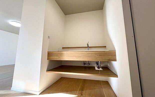 《洗面化粧台》 ■デザイン性の高い洗面台。