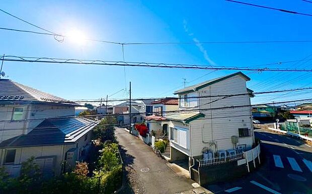 《眺望》 ■前面に高い建物がないので開放的で開けた眺望が望めます。