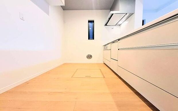 《キッチン》　■使いやすい収納豊富なキッチンです。