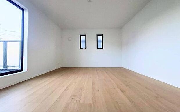 《寝室》　■心地よい眠りへといざなうしっとりと落ち着いた雰囲気の寝室。