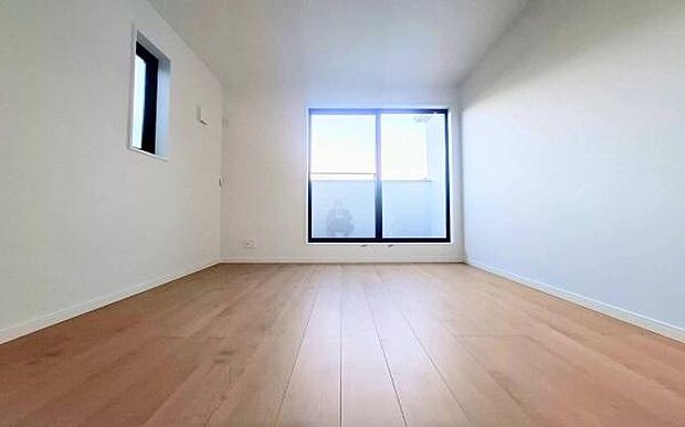 《子供部屋》　■お子様の成長を優しく見守る、明るい子供部屋。遊んだり、学んだり、時には一人の時間を過ごしたりと健やかな毎日を育む大切な場所。未来への第一歩を育む、かけがえのない空間です。