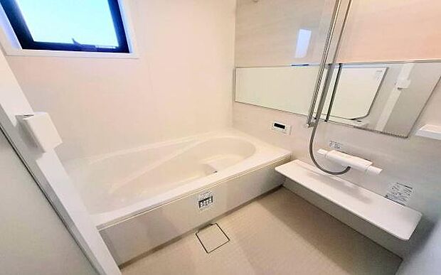 《浴室》　■ゆったりくつろげる癒しのバスルーム。