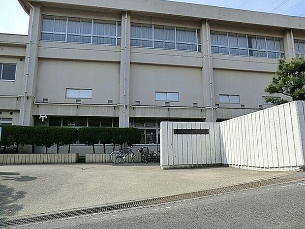 南成瀬中学校まで1734m、目指す学校の姿『子供の数は命の数〜子供一人一人を真に大切にする学校〜』