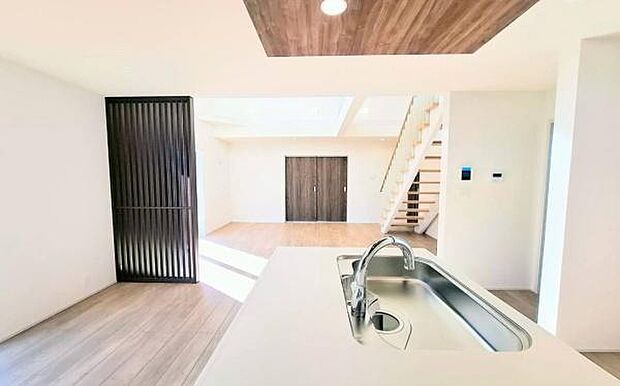 《リビングダイニング》　■上質な時間を育む暮らしのメインステージ。