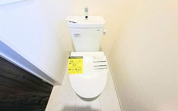 《トイレ》　■清潔感のある落ち着いたトイレ。