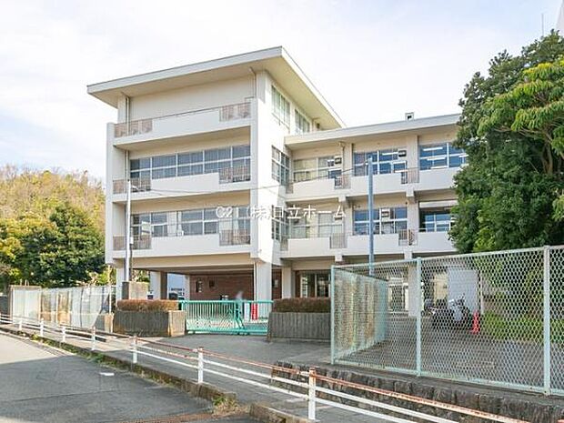 鎌倉市立関谷小学校まで1293m