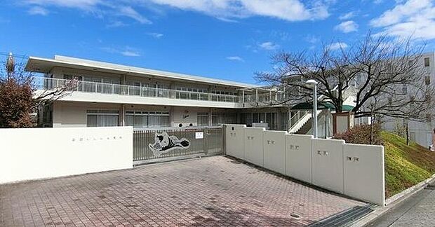 にじのそら虹ヶ丘保育園まで562m、乳幼児は成長過程において様々な人間としての基礎を築く大切な時期。子どもが温かい雰囲気の中でのびのびと安心して過ごせる保育