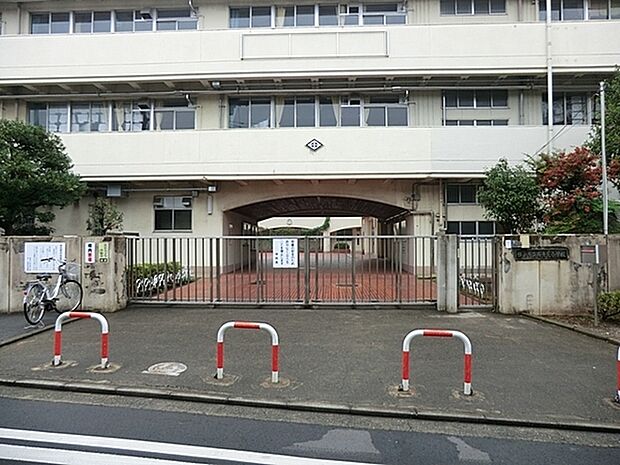 横浜市立西寺尾小学校まで689m