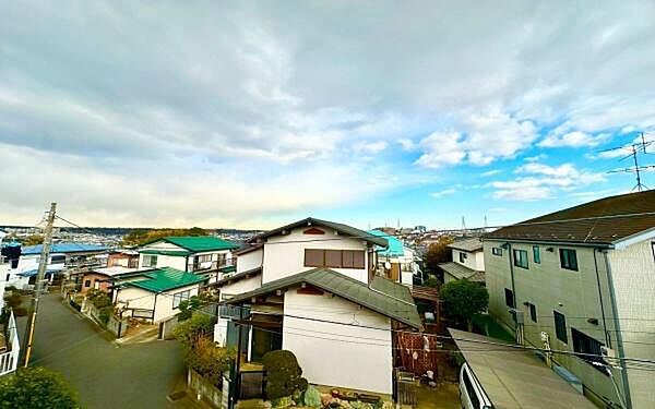 《眺望》　■「空」×「光」×「風」。開放感を具現化したような現地は、まさに「永住の地」としての選択肢です。