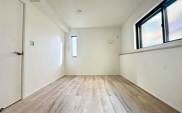 《寝室》 ■心地よい眠りへといざなうしっとりと落ち着いた雰囲気の寝室。