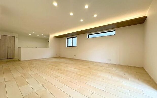 《リビングダイニング》 ■ゆとりを感じさせる上質で明るい空間が、住まう人や訪れる人を心地よく迎え入れてくれます。