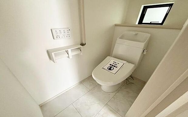 《トイレ》　■清潔感のある落ち着いたトイレ。