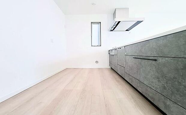 《ダイニングキッチン》　■会話を楽しみながら食事を味わう。一緒にいる時間が楽しい空間。カフェにいるような気分で毎日を過ごしたい。家族でいる時間を柔らかに包み込むインテリア。