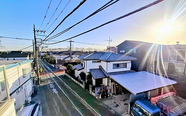 《眺望》　■目の前には気持ちの良い青空が広がります。開放的で開けた空間が望めます。
