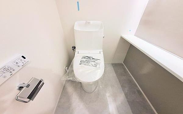 《トイレ》■トイレは明るい空間で清潔感があります。