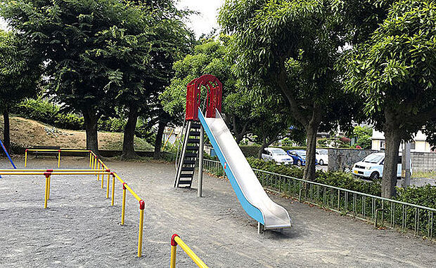 百合ヶ丘第三公園まで449m