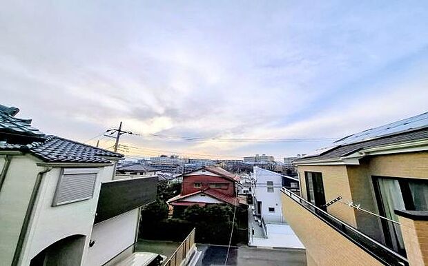 《眺望》　■目の前には気持ちの良い青空が広がります。開放的で開けた空間が望めます。