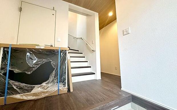 《玄関》■玄関ホールにもゆとりをもった設計ですので第一印象が違います。