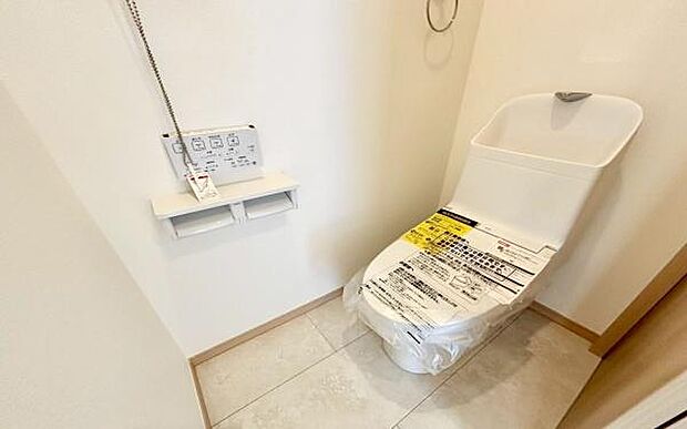 《トイレ》 ■清潔感のある落ち着いたトイレ。