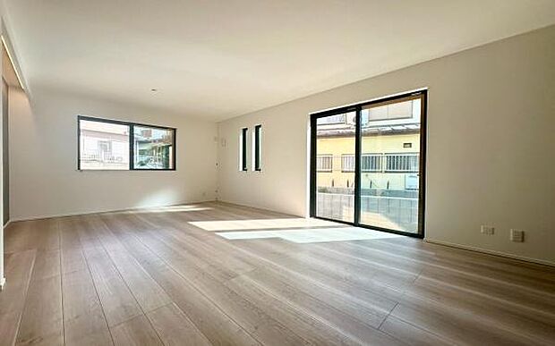 《リビングダイニング》　■上質な時間を育む暮らしのメインステージ。寛ぎとご家族とのコミュニケーションを育む居心地のよい場所。家族の笑顔と何気ない会話がいつまでも絶えないそんな素敵な空間の予感がします。