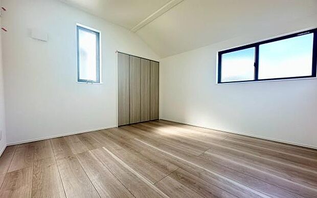 《洋室》　■型にはまらない多才なプライベートルーム。くつろぎの場としてだけでなく、趣味や仕事のパーソナルスペースとしても活躍する、個の時間をたっぷり楽しめる快適空間です。