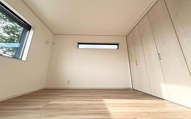 《寝室》 ■心地よい眠りへといざなうしっとりと落ち着いた雰囲気の寝室。