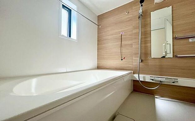 《浴室》　■ゆったりくつろげる癒しのバスルーム。