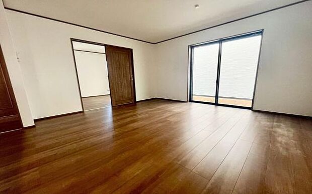 《リビングダイニング》 ■家族が自然と集まって、思い思いにくつろぎ、遊び、語らう、やすらぎの空間。