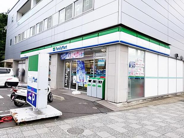 ファミリーマート横浜公田町店まで660m