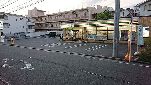 セブンイレブン横浜別所南店まで622m