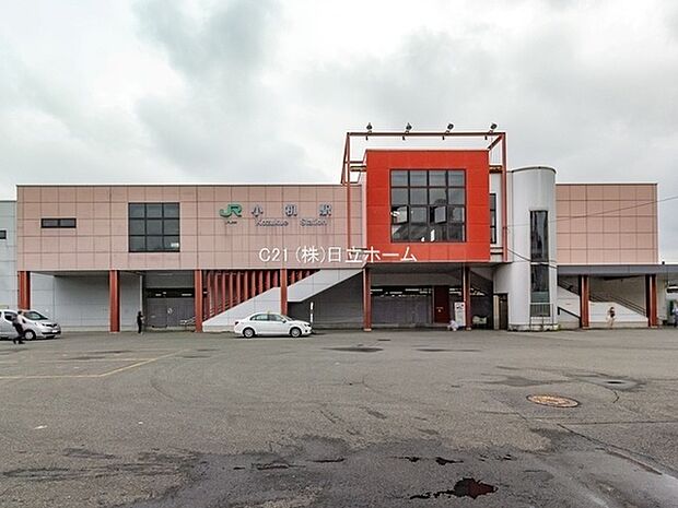 小机駅(JR横浜線)まで1336m、周辺は閑静な住宅地となっており住環境良好。国際競技場の最寄駅としてイベント時はとても賑わいます。