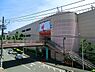 周辺：相鉄線三ツ境駅まで2229m、駅周辺は、スーパーや商店、区役所、病院が揃っています。そのエリアを抜けると区画整理された閑静な住宅地が顔を出します