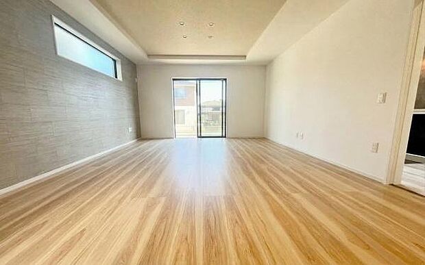 《リビングダイニング》 ■開放的で広いリビング。のびのびとくつろげるリビングは、家族のコミュニケーションの場として、みんなが集まる憩いの場所に。