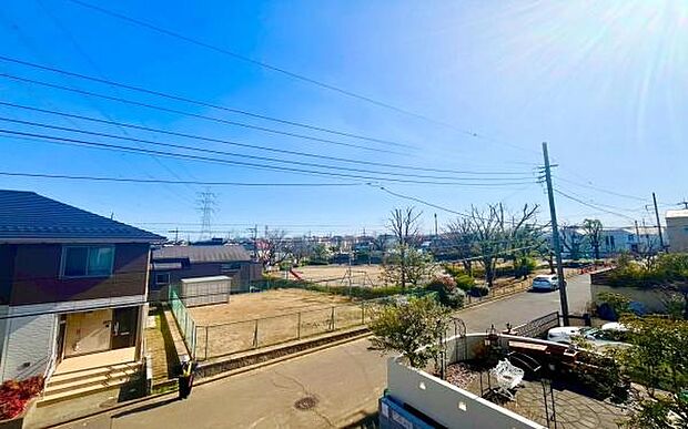 《眺望》 ■目の前には気持ちの良い青空が広がります。開放的で開けた空間が望めます。