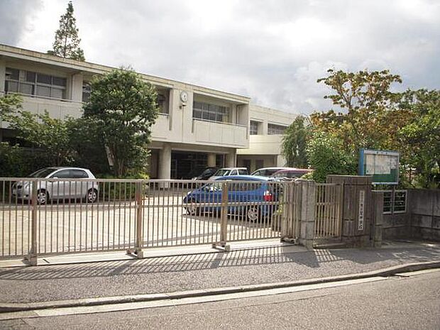 横浜市立市が尾中学校まで873m