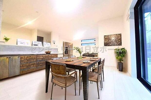 《リビングダイニング》 ■本画像は家具や小物の配置をCGで作成しており、実際に現地に家具や小物は置かれておりません。また、価格に家具や小物は含まれておりません。