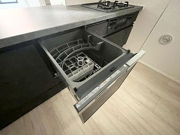 《システムキッチン》 ■お手入れしやすくきれいなキッチン。お料理の始めから後片付けまで楽しい時間になりそうです。