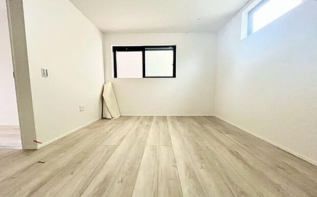 《洋室》 ■型にはまらない多才なプライベートルーム。くつろぎの場としてだけでなく、趣味や仕事のパーソナルスペースとしても活躍する、ゆったりした寝室。個の時間をたっぷり楽しめる快適空間です。