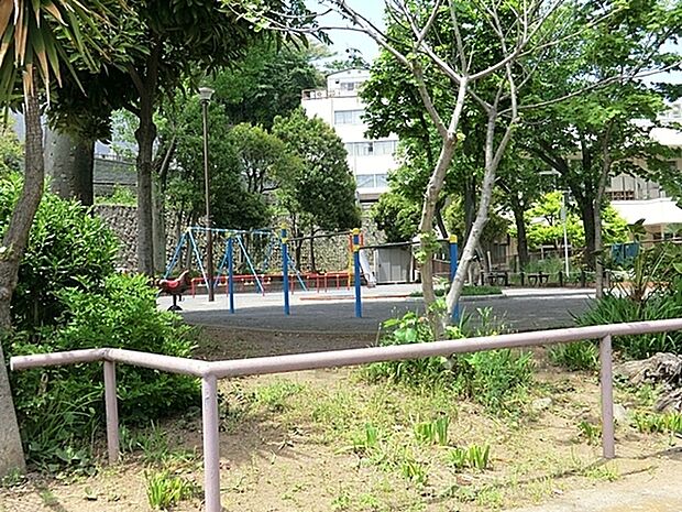 神戸町公園まで287m、元保土ケ谷保健所跡地にあり、隣接して神戸保育園があります