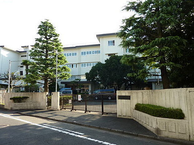 川崎市立四谷小学校まで579m