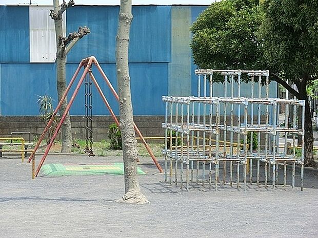 観音町公園まで622m、住宅街の十分な広さの公園です。ブランコ・滑り台などの遊具があり、ベビーカーで入れますので、小さなお子様も楽しめます。