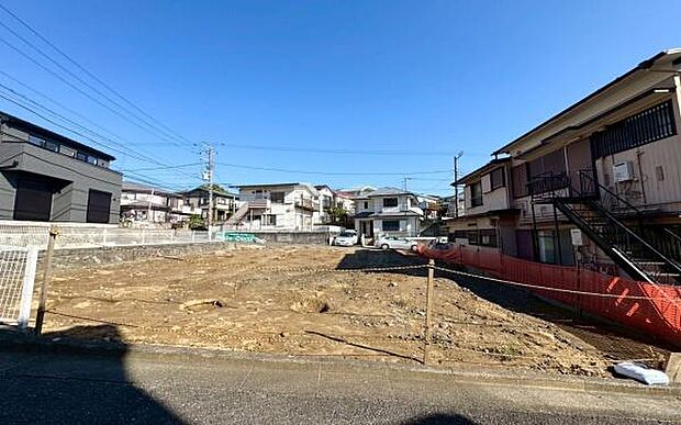 《前面道路》 ■閑静な住宅街の一角