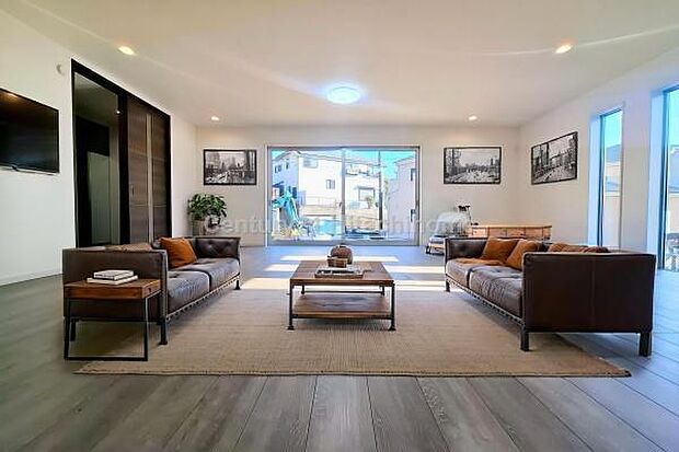 ゆとりを感じさせる上質で明るい空間が、住まう人や訪れる人を心地よく迎え入れてくれます。(本画像家具はCGで作成しており、実際に現地に家具はおかれておりません。また価格に家具は含まれておりません。)