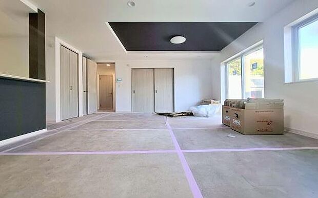 《リビングダイニング》 ■上質な時間を育む暮らしのメインステージ。寛ぎとご家族とのコミュニケーションを育む居心地のよい場所。