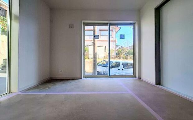 《洋室》 ■明るい空間になっています。